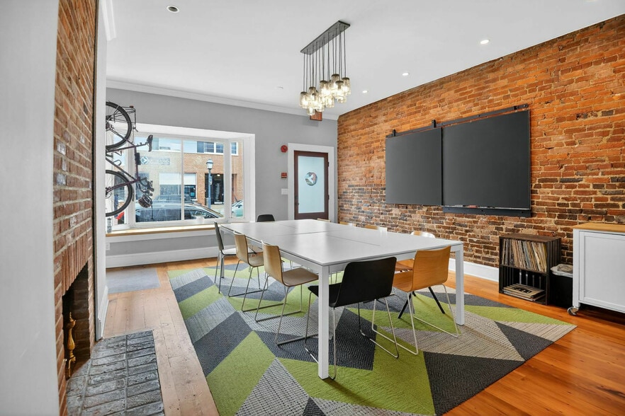 More Photos Of 110 S Columbus St, Alexandria Storefront Retail Office For Sale