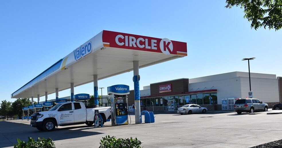 More Photos Of 1886 N Bragg Blvd, Spring Lake Convenience Store For Sale