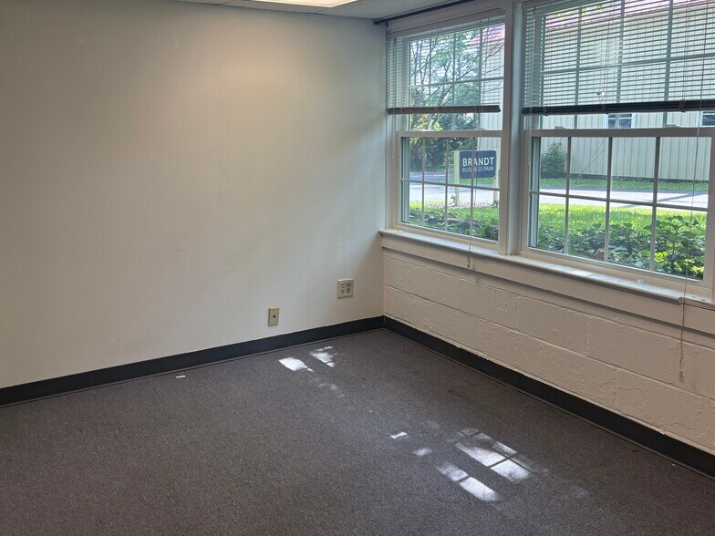 More Photos Of 53 W Brandt Blvd, Salunga Office Residential For Lease