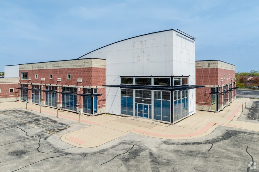 More Photos Of 2015 N Rand Rd, Palatine Auto Dealership For Sale