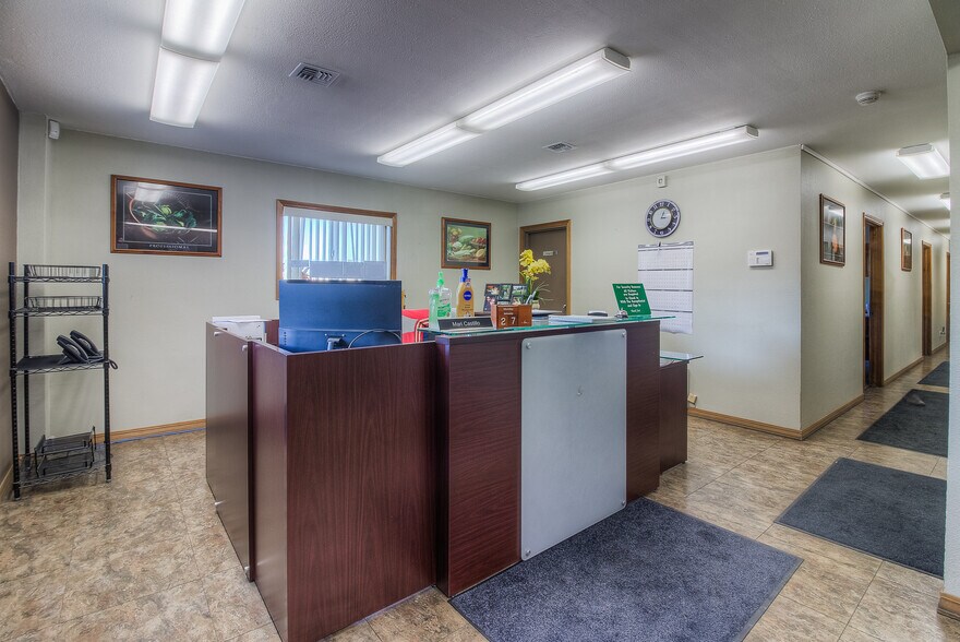 More Photos Of 1535-1541 W Lee Rd, Othello Warehouse For Sale