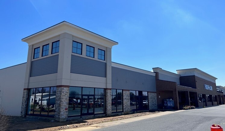 More Photos Of 500 W Main St, Middletown Unknown For Lease