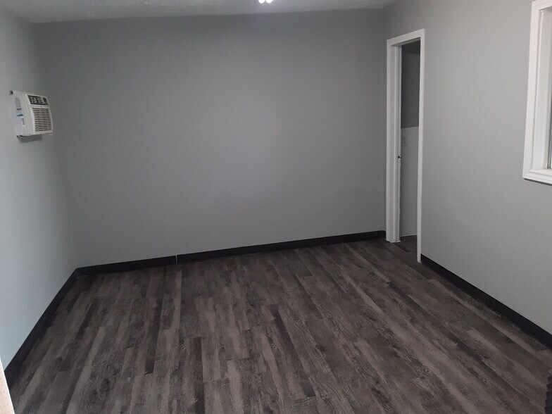More Photos Of 6030-6040 Brittmoore Rd, Houston Warehouse For Lease