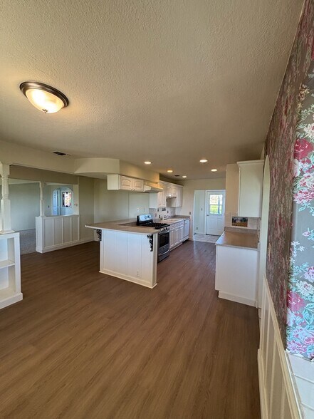 More Photos Of 3027 W Wise Rd, Lincoln Land For Sale