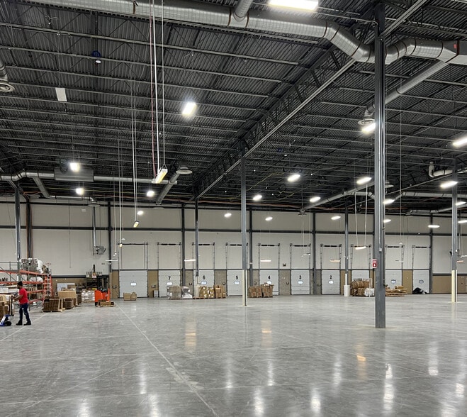 More Photos Of 7001 Discovery Blvd, Dublin Warehouse For Lease