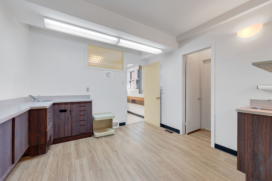 More Photos Of 5870 Rue Sherbrooke E, Montréal Office For Lease