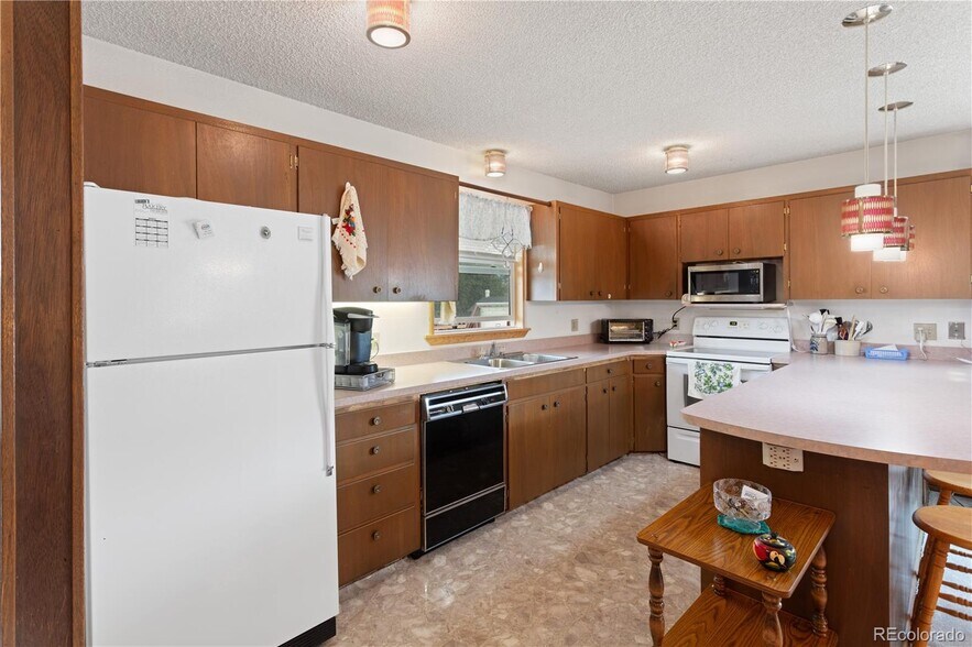 More Photos Of 202 Tabor St, Buena Vista General Retail For Sale