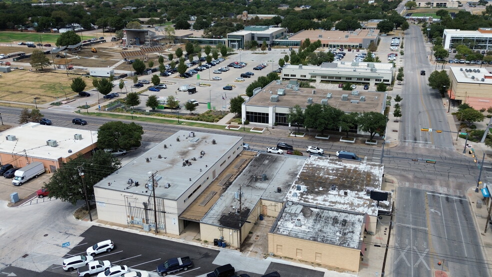 More Photos Of 207 W Main St, Grand Prairie Office For Sale