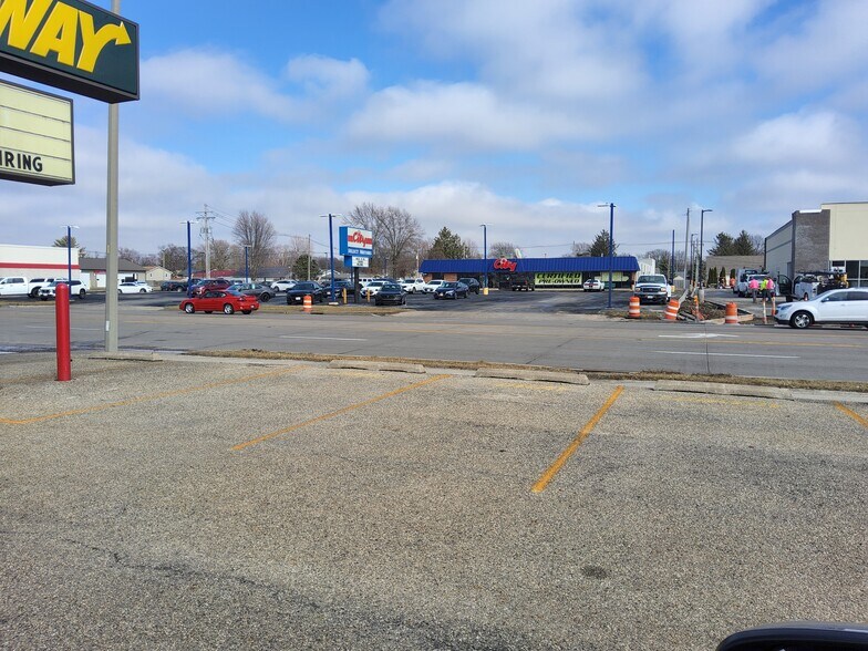 More Photos Of 1621 N Henderson St, Galesburg General Retail For Sale