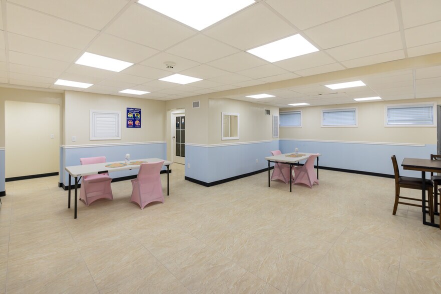More Photos Of 111 Carleton Ave, Islip Terrace Medical For Lease