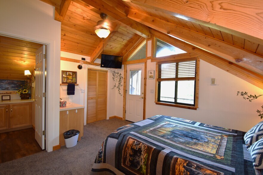 More Photos Of 3555 Yale Kilgore Rd, Island Park Multifamily For Sale
