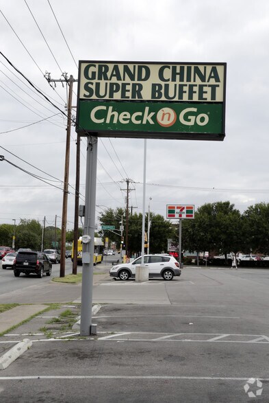 More Photos Of 4000 Ross Ave, Dallas Unknown For Lease