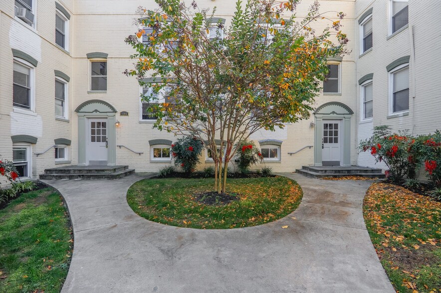 More Photos Of 4701-4703 Ravenswood Rd, Riverdale Apartments For Sale