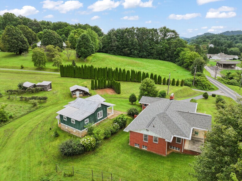 More Photos Of 5 Noland Downs Rd, Waynesville Office Residential For Sale