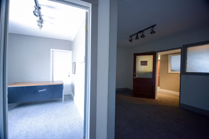 More Photos Of 1105 W Chapel Hill St, Durham Office For Lease