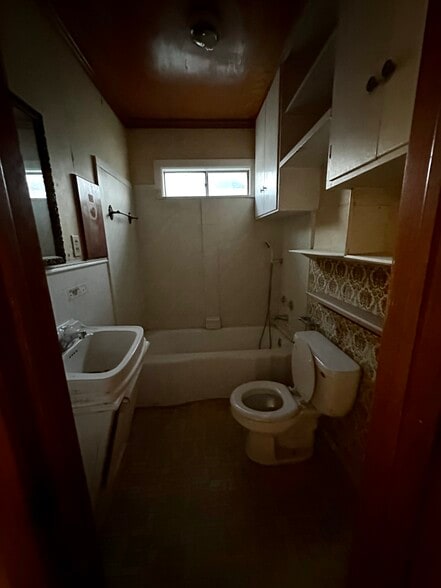 More Photos Of 11462 Newkirk St, Dallas Office For Sale