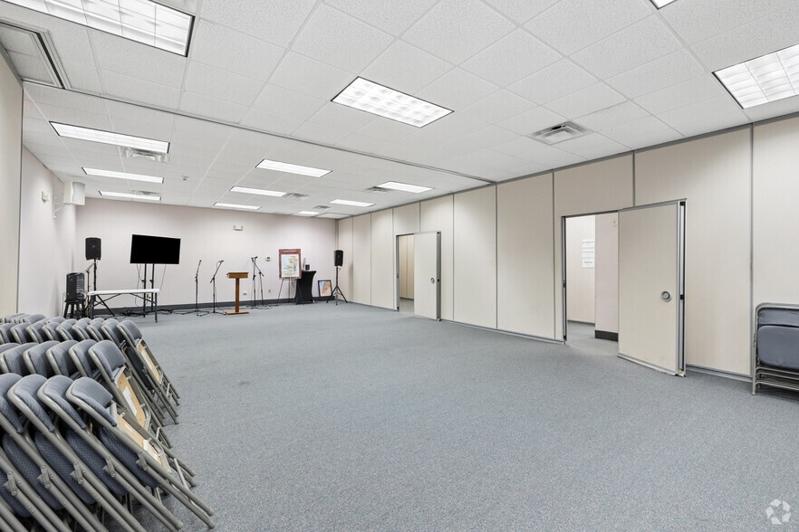 More Photos Of 1670 Main St, Sarasota Religious Facility For Sale