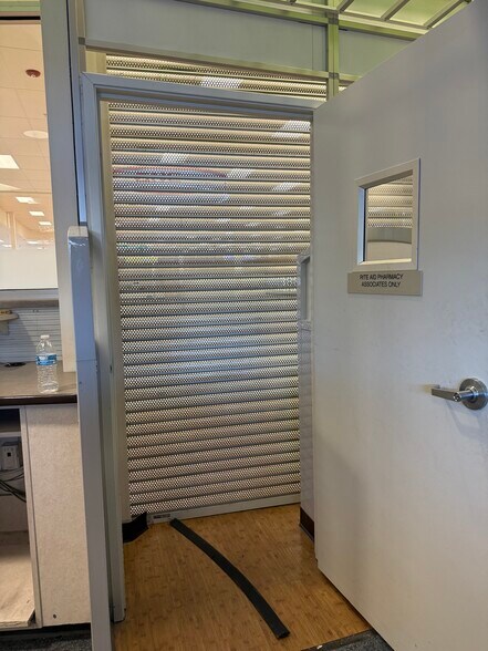 More Photos Of 680 S State St, Ukiah Drugstore For Sale