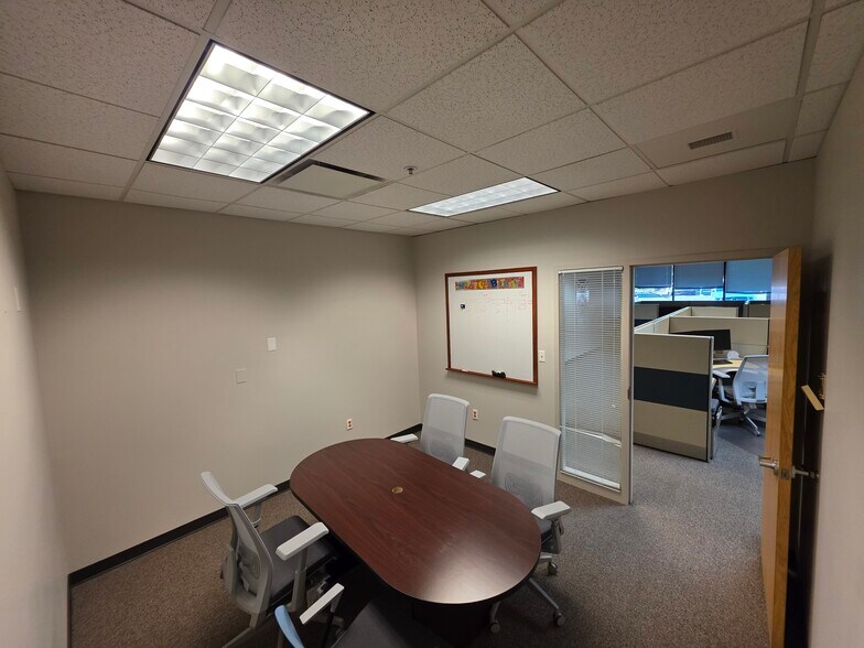 More Photos Of 1009 N Center Pky, Kennewick Office For Lease