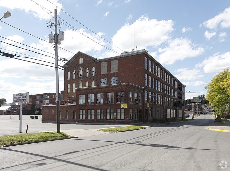 More Photos Of 811 Court St, Utica Office For Sale