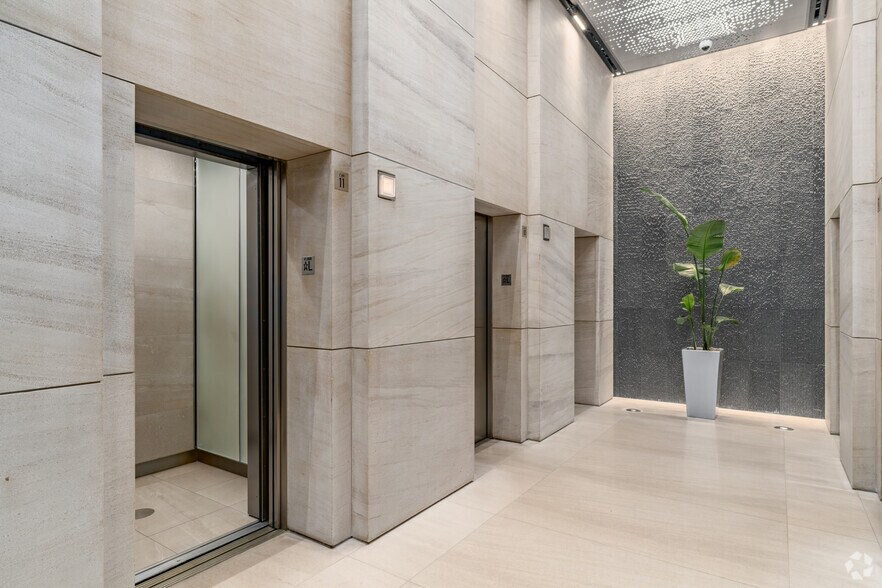 More Photos Of 340 Madison Ave, New York Office For Lease