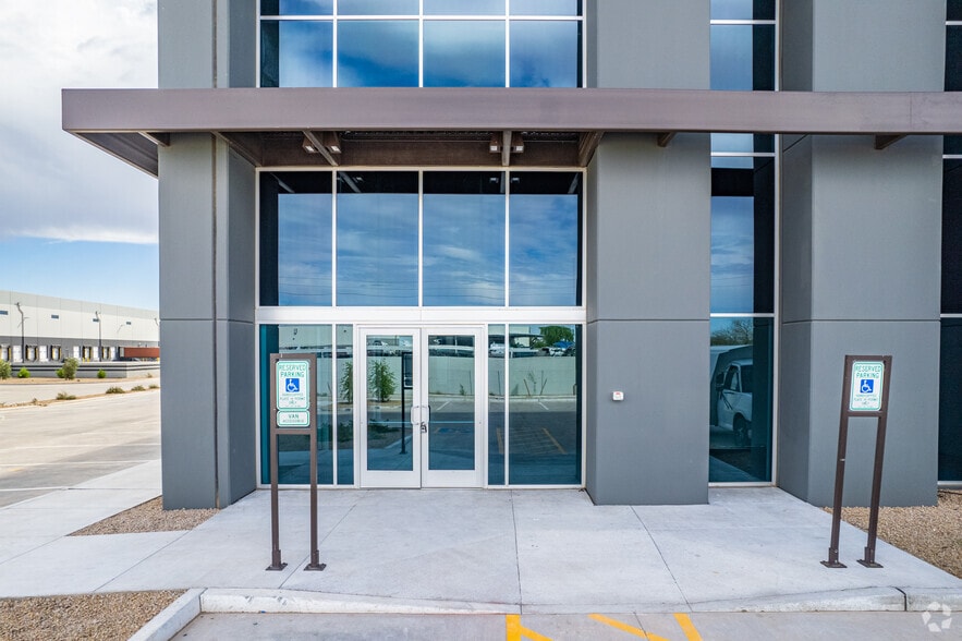 More Photos Of 9400 W Latham St, Tolleson Warehouse For Lease