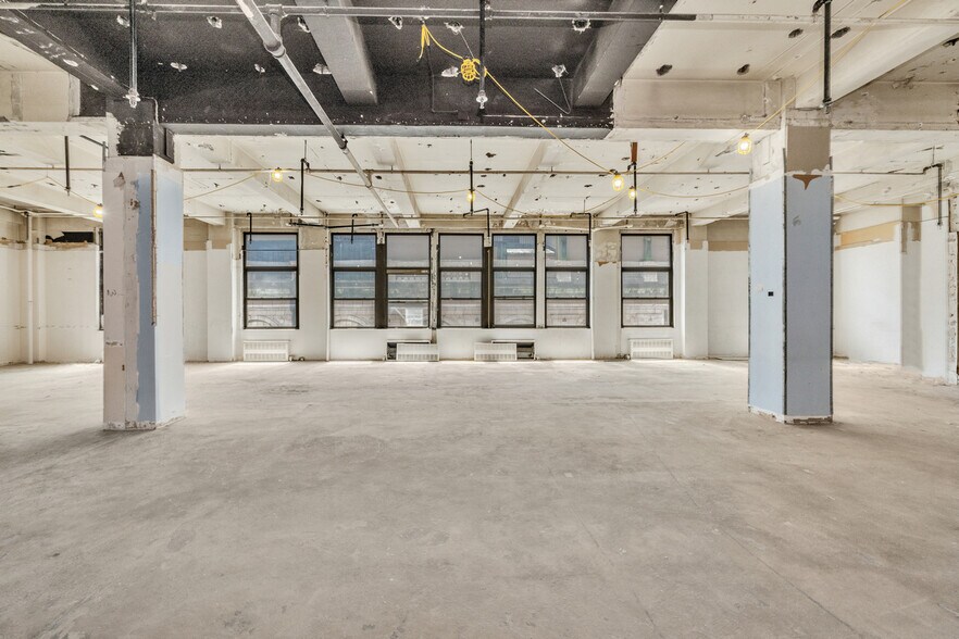 More Photos Of 131 W 35th St, New York Office For Sale