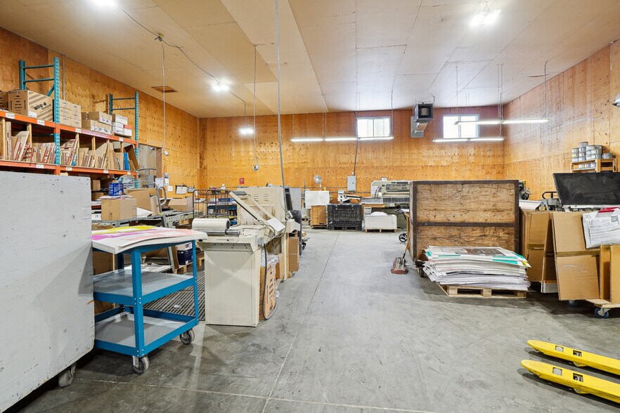 More Photos Of 717 St Saint-Pierre S, Joliette Manufacturing For Lease