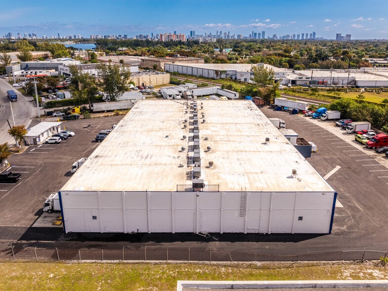 More Photos Of 500 NE 185th St, Miami Refrigeration Cold Storage For Lease
