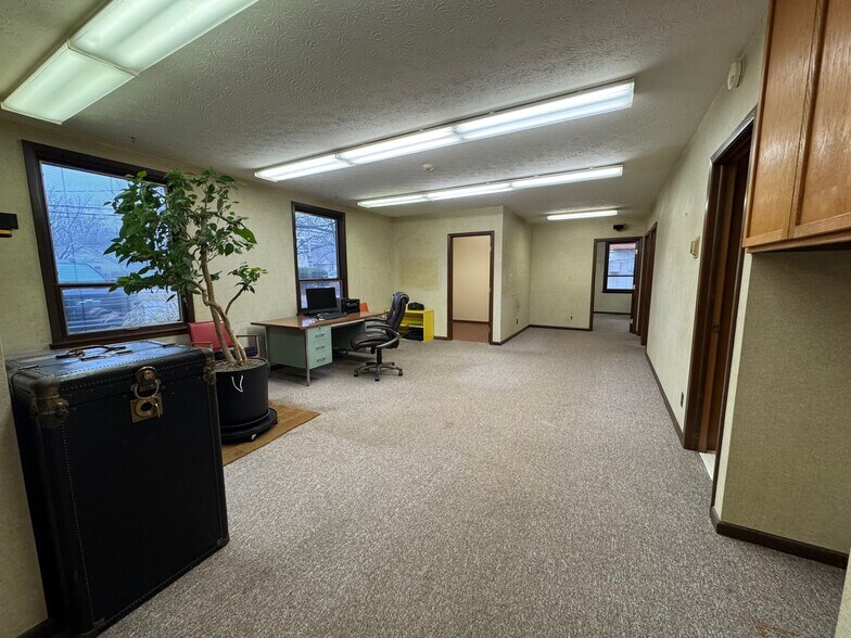 More Photos Of 26025 Broadway Ave, Bedford Office For Sale