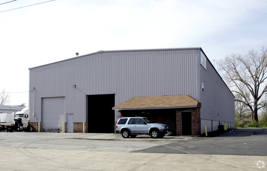 Primary Photo Of 3 Industrial Ln, Florissant Warehouse For Sale