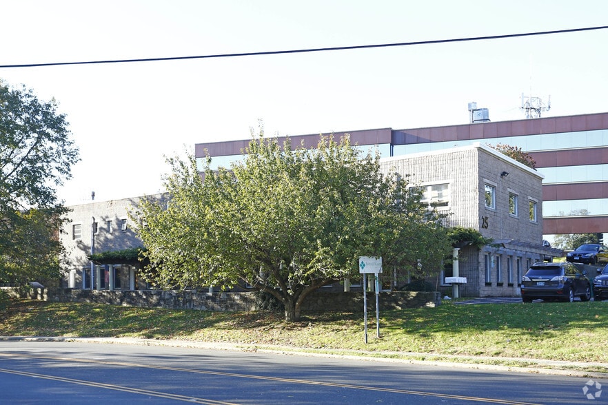 Primary Photo Of 25 Walls Dr, Fairfield Light Manufacturing For Lease