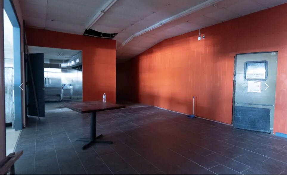 More Photos Of 1919 S Oates St, Dothan Freestanding For Sale