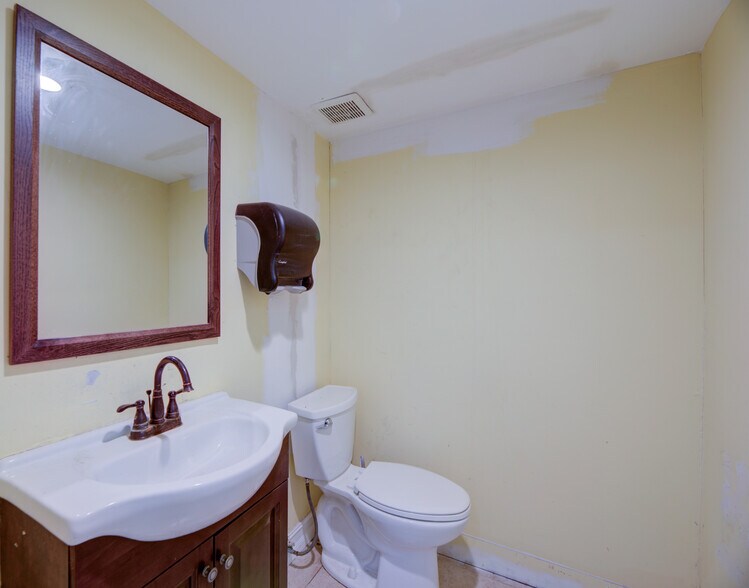 More Photos Of 359 10th St, West Palm Beach Storefront Retail Office For Lease