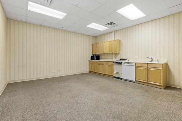 More Photos Of 501-565 N Wolf Rd, Wheeling Warehouse For Sale