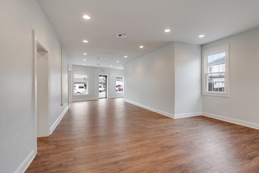 More Photos Of 3210-3216 Metairie Rd, Metairie Storefront Retail Residential For Lease
