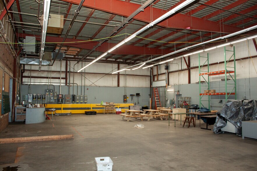 More Photos Of 10 Bartlett St, Allenstown Light Manufacturing For Lease