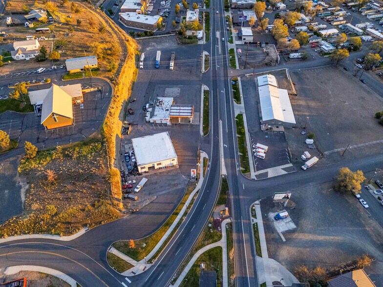 More Photos Of 992 SW Highway 97, Madras Service Station For Sale