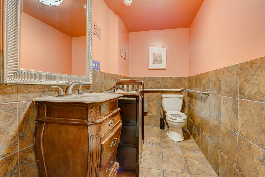 More Photos Of 920-960 E Roosevelt Rd, West Chicago Freestanding For Lease