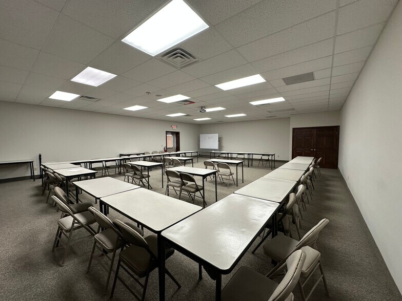 More Photos Of 2425 Medina Rd, Medina Office For Lease