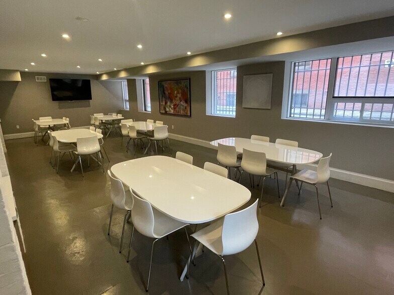 More Photos Of 12 W Madison St, Baltimore Office For Lease