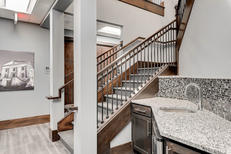 More Photos Of 1905 S New Market St, Carmel Coworking Space