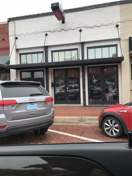 More Photos Of 1035 E 15th St, Plano Storefront Retail Office For Lease