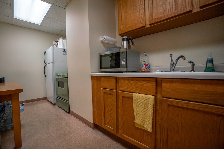 More Photos Of 9635 Saric Ct, Highland Office For Lease