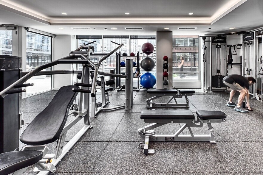 More Photos Of 222 W Erie St, Chicago Multifamily For Sale