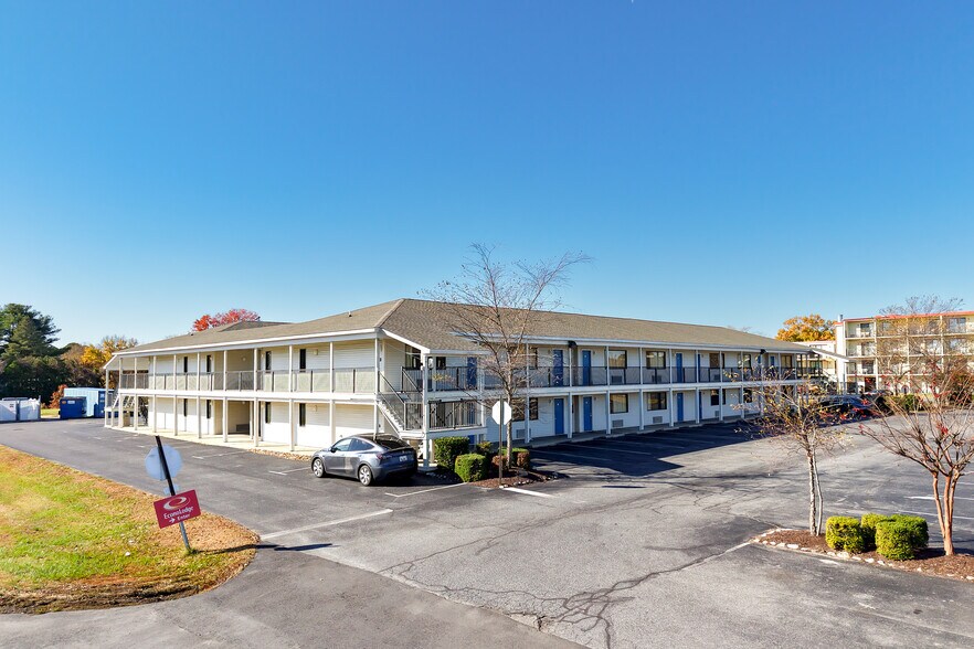 More Photos Of 19540-A Coastal Hwy, Rehoboth Beach Hotel For Sale