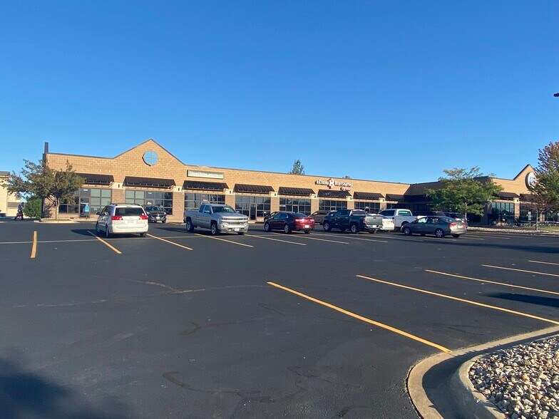 More Photos Of 5761 C St SW, Cedar Rapids General Retail For Lease