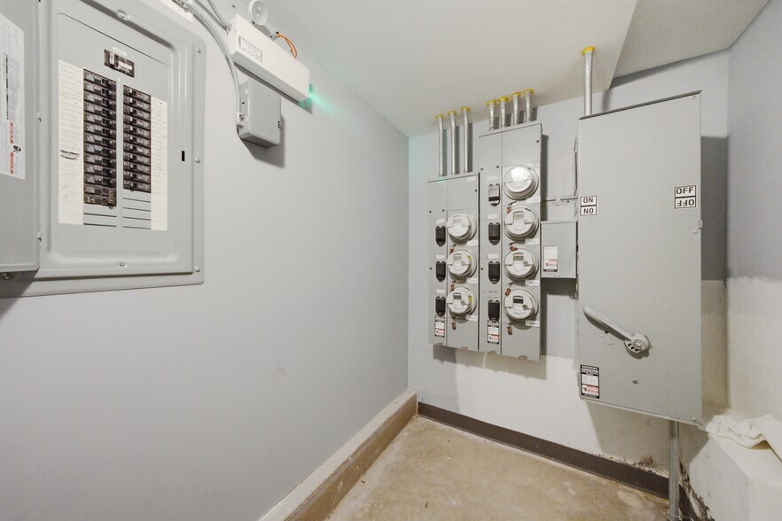 More Photos Of 1640-1642 W Fargo Ave, Chicago Apartments For Sale