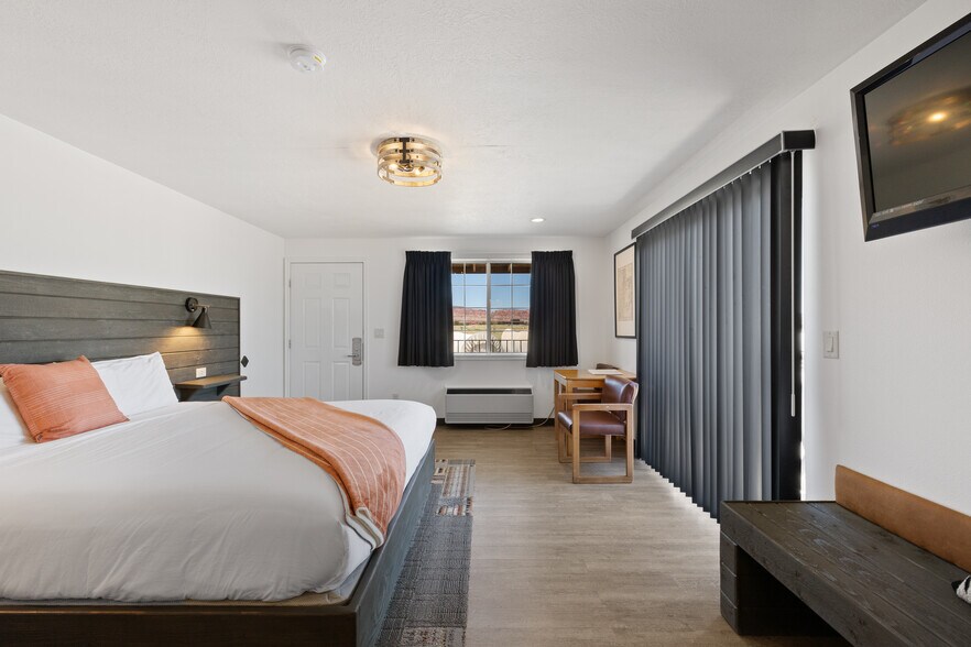 More Photos Of 955 E Utah State Route 24, Torrey Hotel For Sale