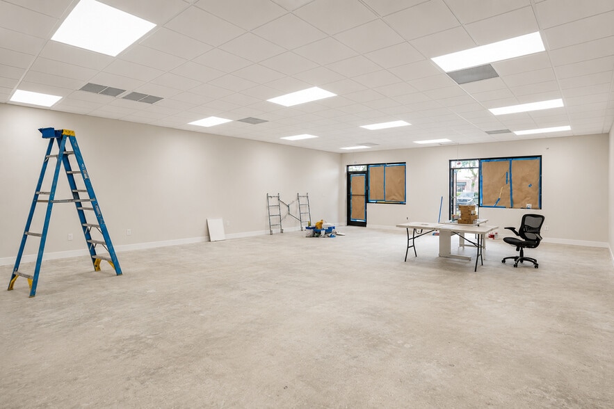 More Photos Of 17601 NW 78th Ave, Hialeah Unknown For Lease